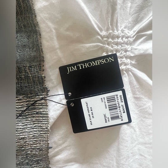 100% silk scarf new with tags - Picture 5 of 6